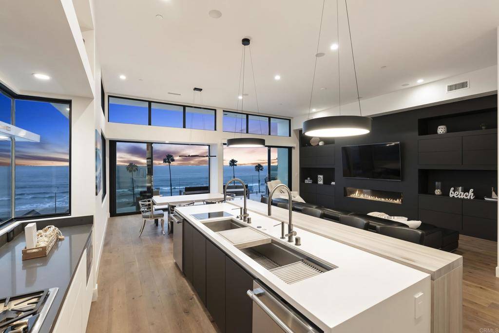 Oceanside, CA 92054,715 N Pacific ST
