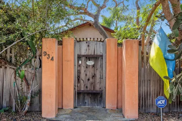 Encinitas, CA 92024,934 Arden DR