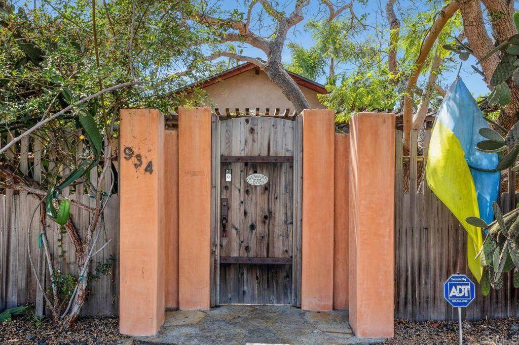 Encinitas, CA 92024,934 Arden DR
