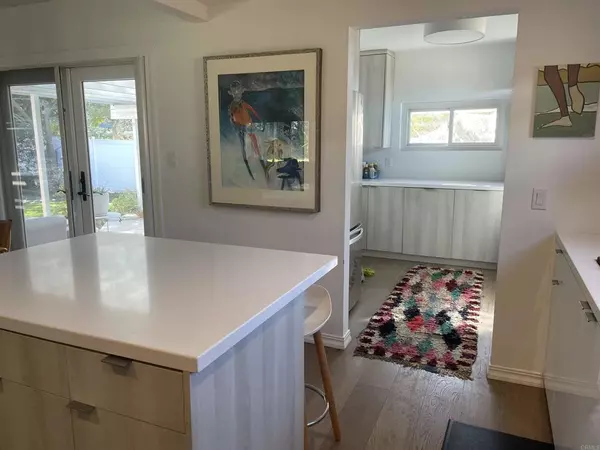 Solana Beach, CA 92075,637 N Rios