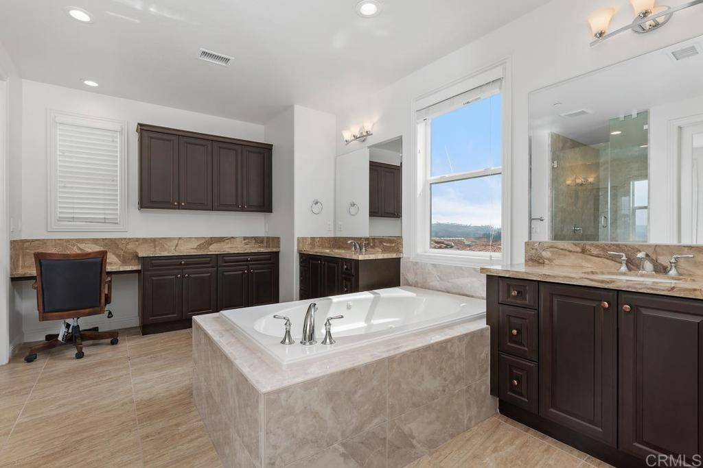 Carlsbad, CA 92010,2527 Wellspring ST