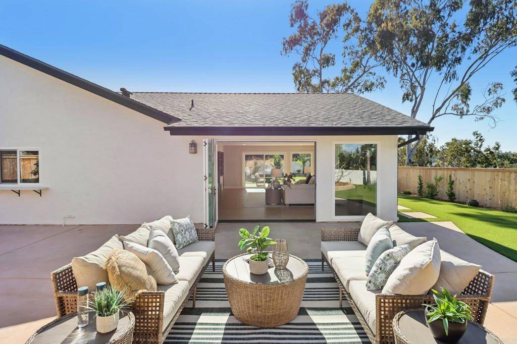 Encinitas, CA 92024,1358 Walnutview Dr