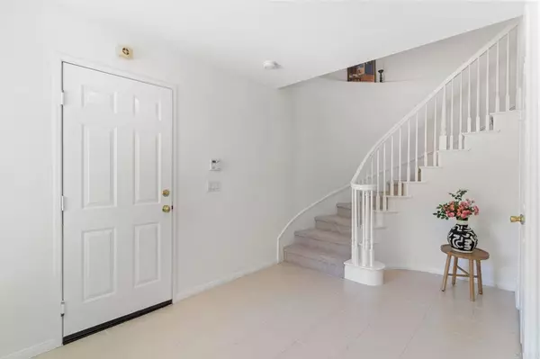 Carlsbad, CA 92009,2534 Navarra DR #C