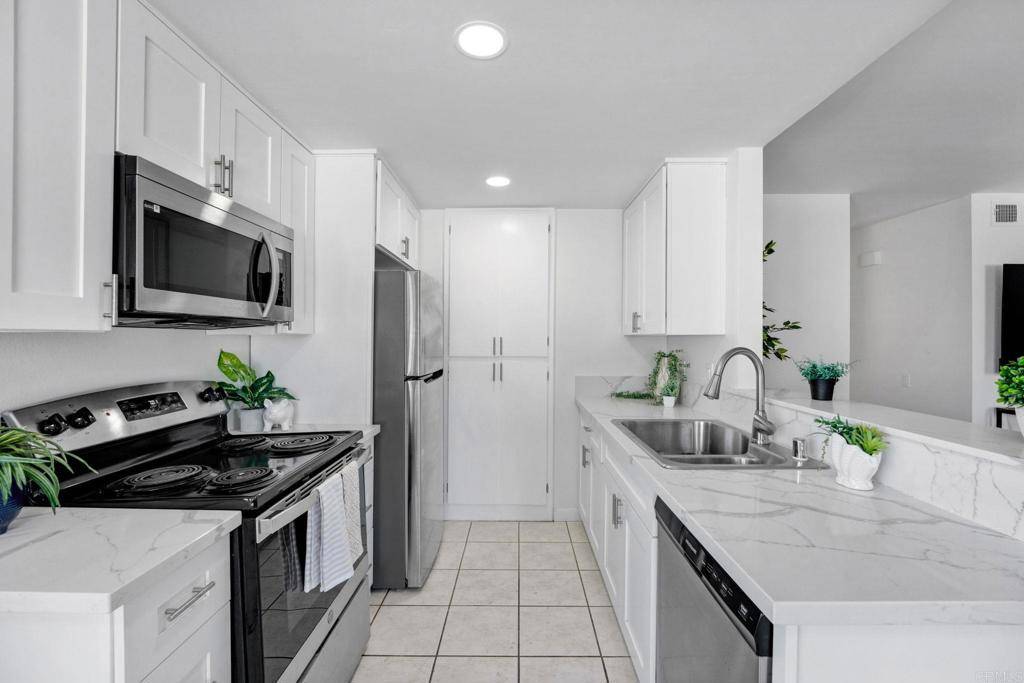 Oceanside, CA 92058,853 Dana Point WAY