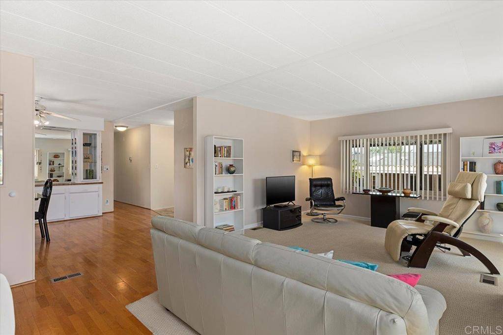 Escondido, CA 92026,1627 Toyon