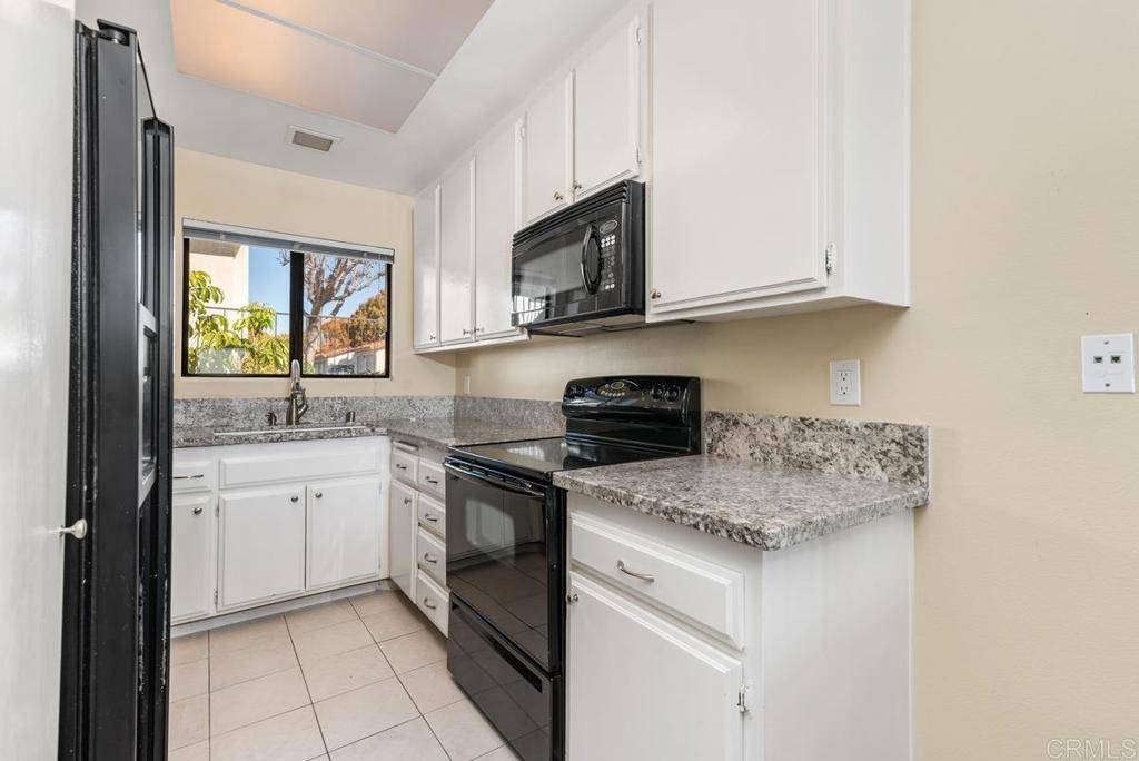 Encinitas, CA 92024,245 Fairlee LN