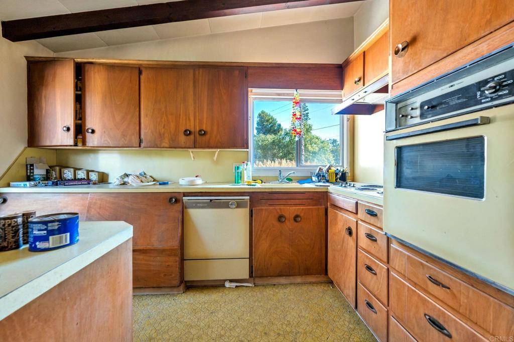 Vista, CA 92084,2151 Catalina Avenue