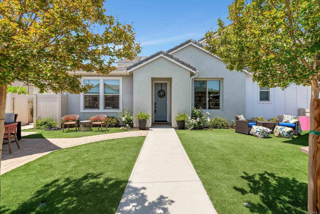 2051 Julie Dawn PL, Escondido, CA 92026
