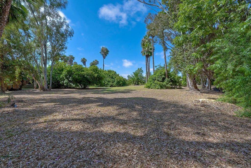 Vista, CA 92083,343 Hill DR