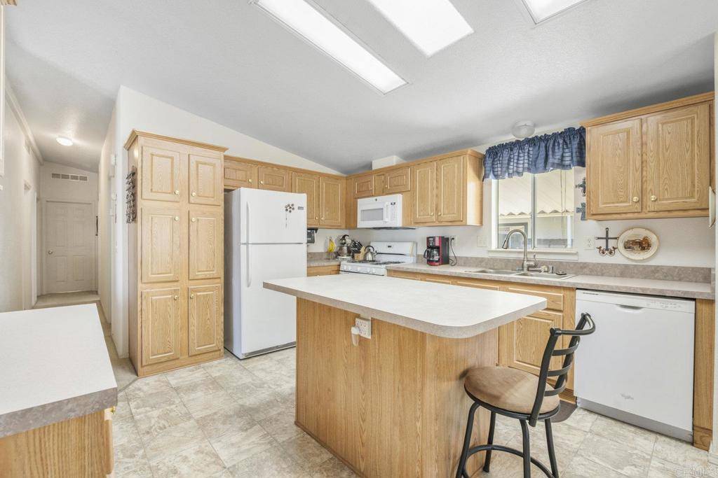 Escondido, CA 92026,525 W El Norte Pkwy ##301
