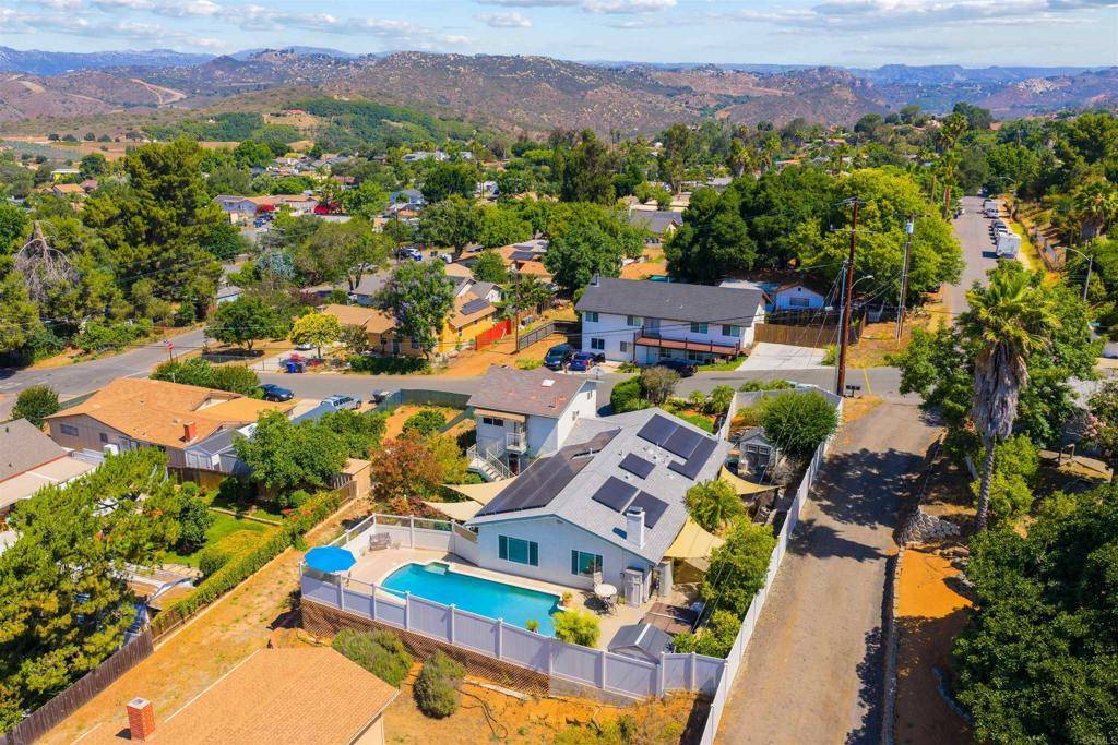 Fallbrook, CA 92028,425 E Dougherty ST