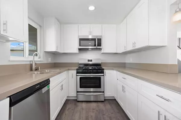Escondido, CA 92027,2333 Scott WAY