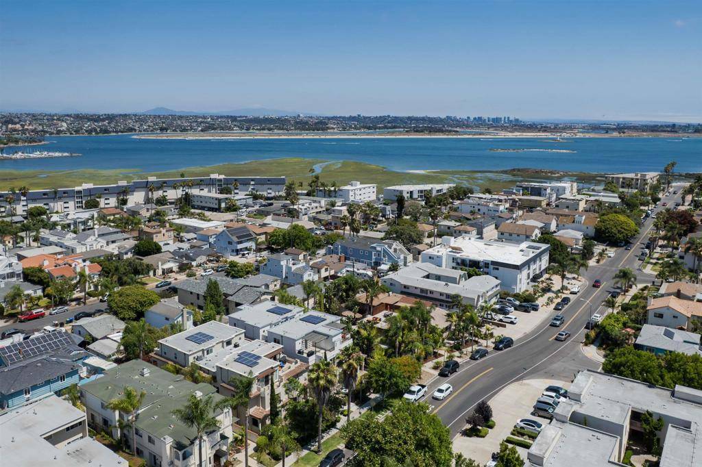 San Diego, CA 92109,4057 Lamont ST