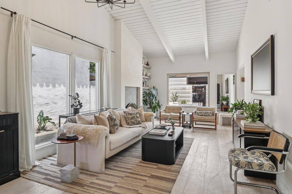 San Diego, CA 92110,4352 Loma Riviera CT