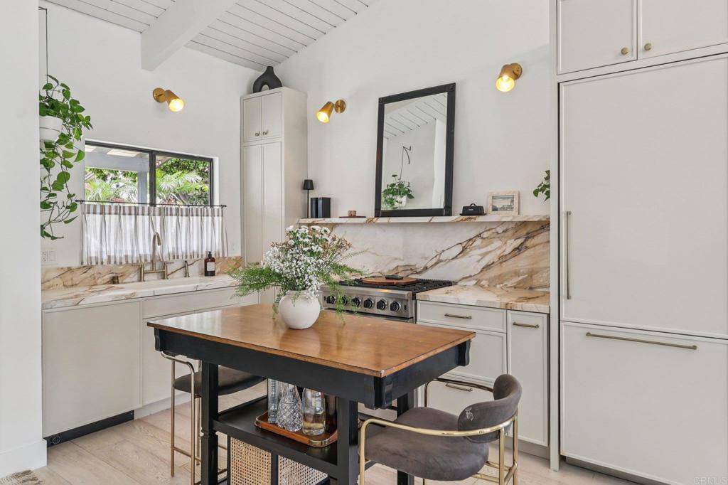 San Diego, CA 92110,4352 Loma Riviera CT