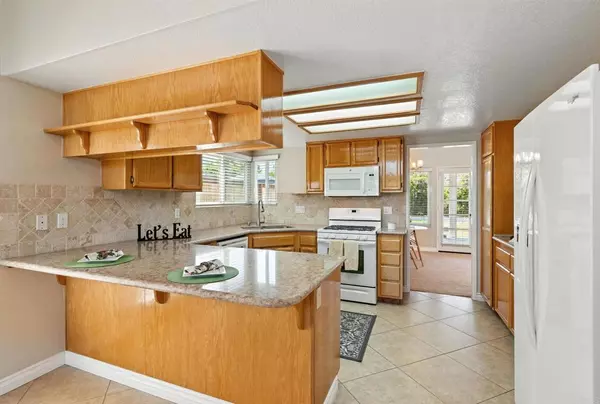 Escondido, CA 92026,1833 Sunbury ST