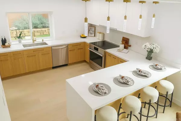 Encinitas, CA 92024,407 Via Ultimo