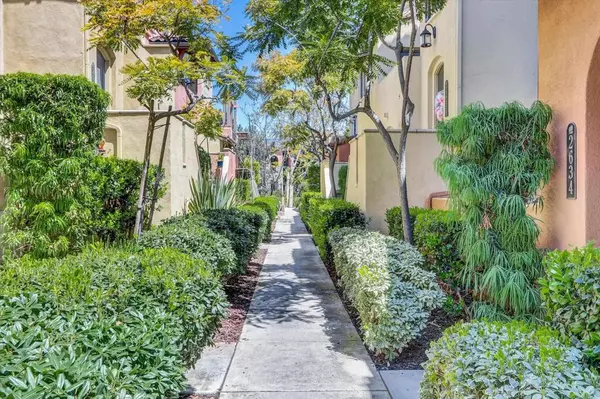 San Diego, CA 92108,2640 Escala CIR