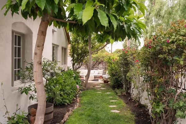 La Jolla, CA 92037,654 Bonair PL
