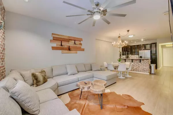 San Diego, CA 92101,350 K ST #211