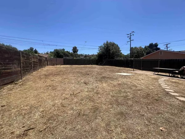 Escondido, CA 92025,1145 E 3rd AVE