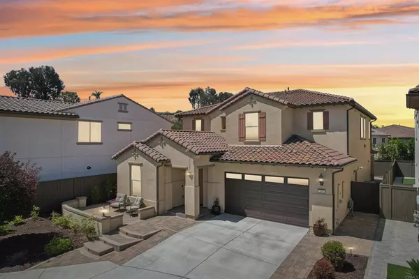 106 Flores Ln, Vista, CA 92083