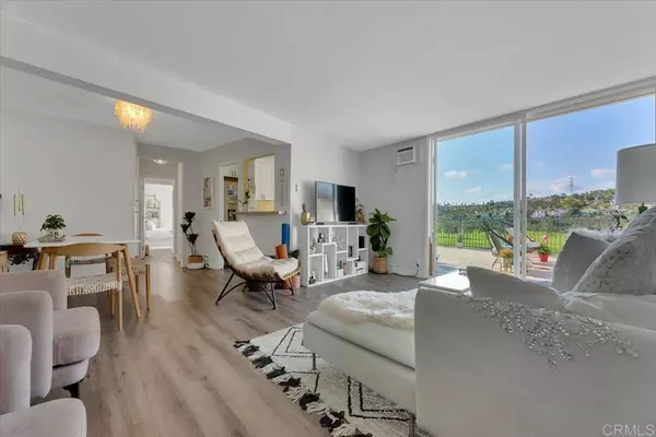 Carlsbad, CA 92009,2544 Navarra DR #12