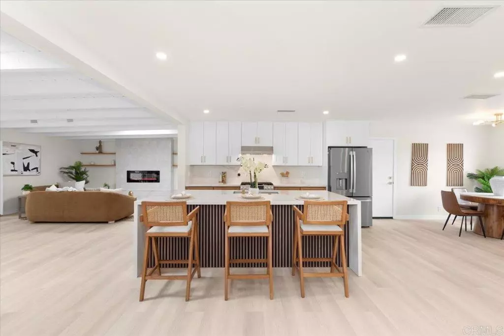 San Diego, CA 92117,4566 Derrick DR