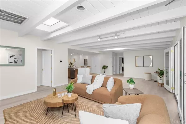 San Diego, CA 92117,4566 Derrick DR