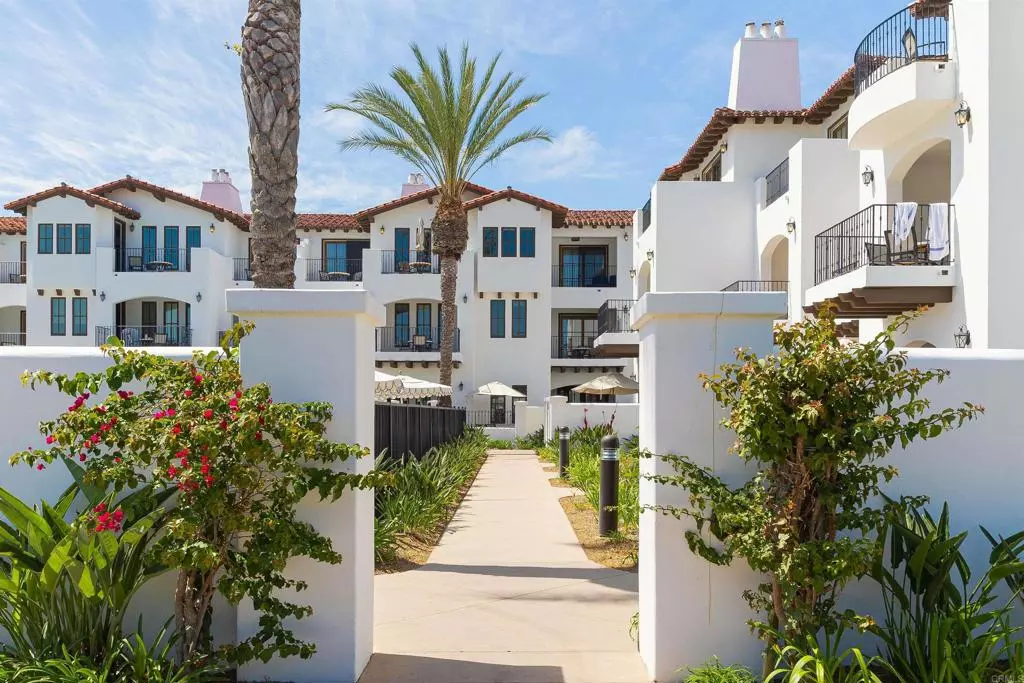 Carlsbad, CA 92009,7310 Estrella De Mar RD #14