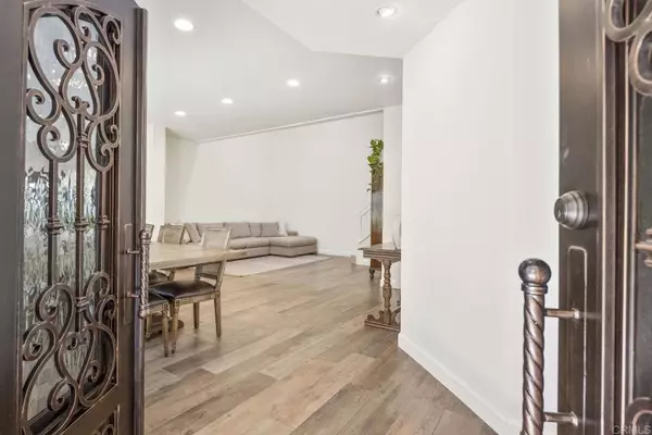 Encinitas, CA 92024,858 Summersong CT