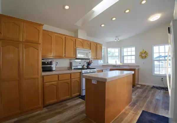 Escondido, CA 92029,1750 Citracado #22