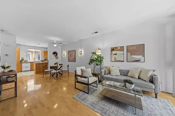 San Diego, CA 92108,974 Camino De La Reina #30