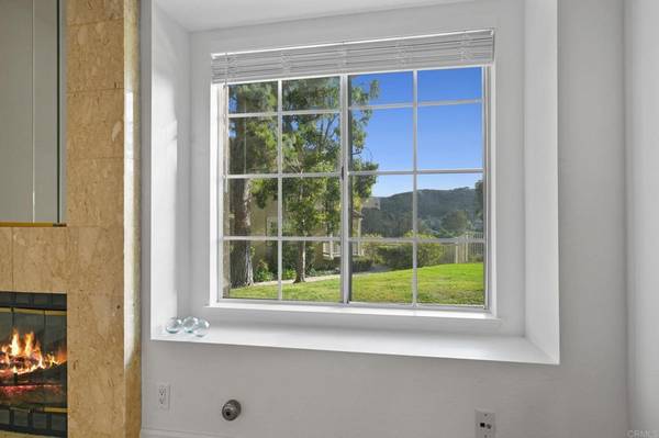 Carlsbad, CA 92009,7727 Caminito Monarca #102