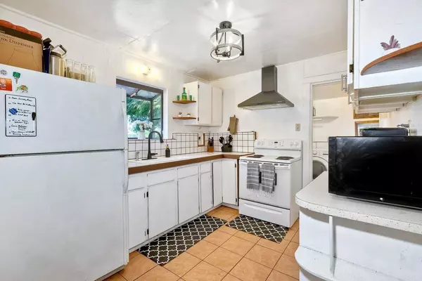 Ramona, CA 92065,842 A ST