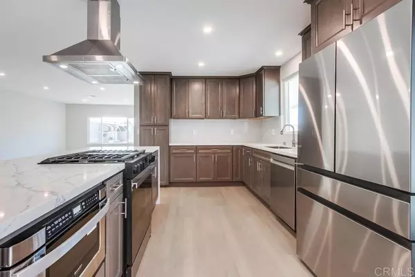 Carlsbad, CA 92011,7320 San Bartolo ST #217