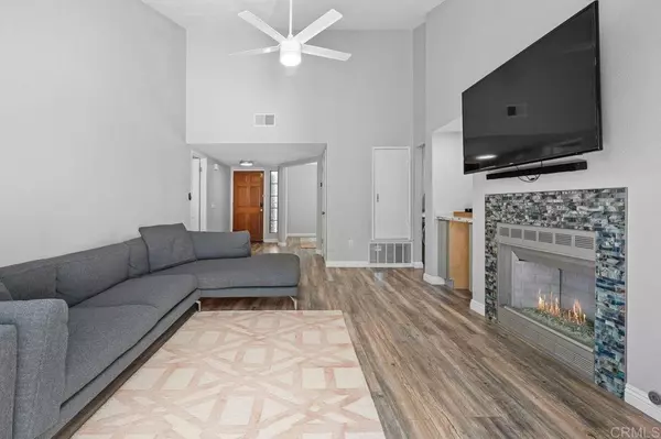 Carlsbad, CA 92009,7319 Calle de Fuentes