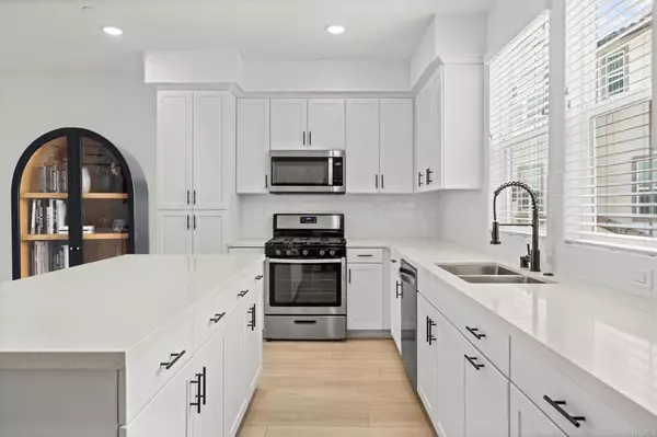 Escondido, CA 92025,408 Carina