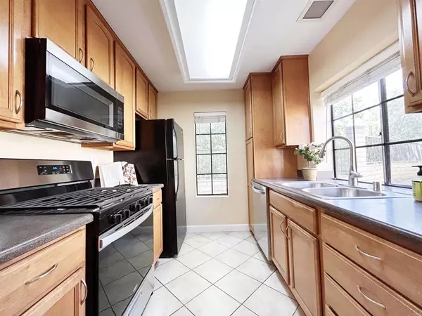 San Diego, CA 92128,13272 Wimberly Square #219