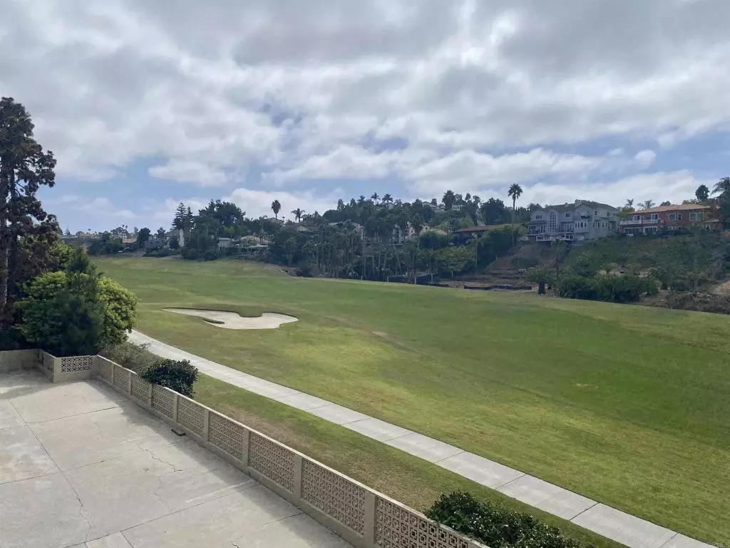 Carlsbad, CA 92009,2507 Navarra DR #202