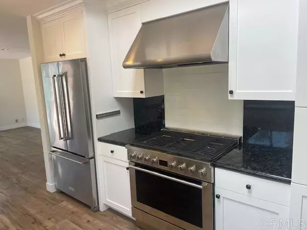 Carlsbad, CA 92009,1736 Geranium St