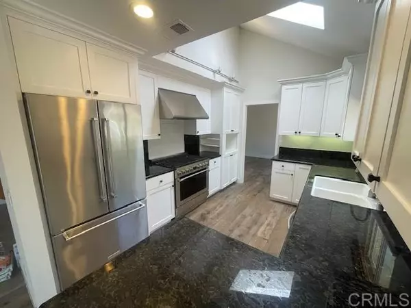 Carlsbad, CA 92009,1736 Geranium St