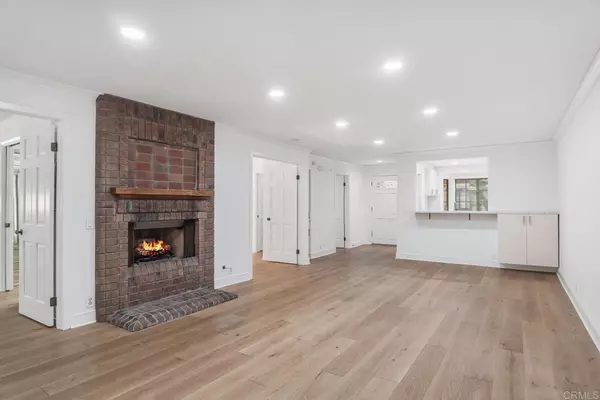 La Jolla, CA 92037,8880 Villa La Jolla #208