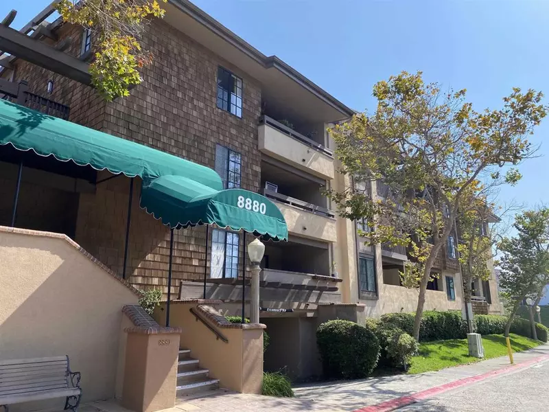 8880 Villa La Jolla #208, La Jolla, CA 92037