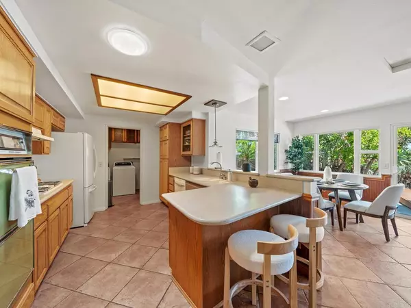 Poway, CA 92064,13046 Cree DR