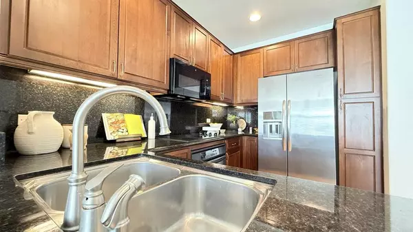 San Diego, CA 92130,3857 Pell PL #406