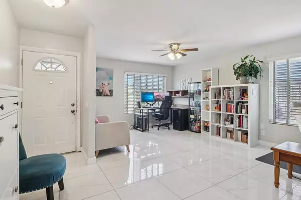 Escondido, CA 92027,1402 E Lincoln Ave