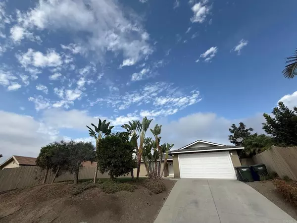 1042 Nita LN, Vista, CA 92083