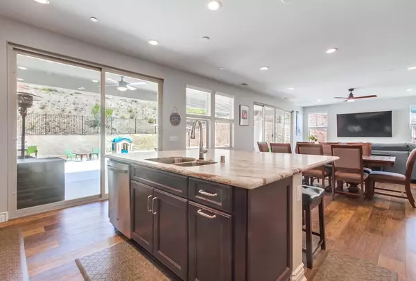 Fallbrook, CA 92028,280 Shetland W