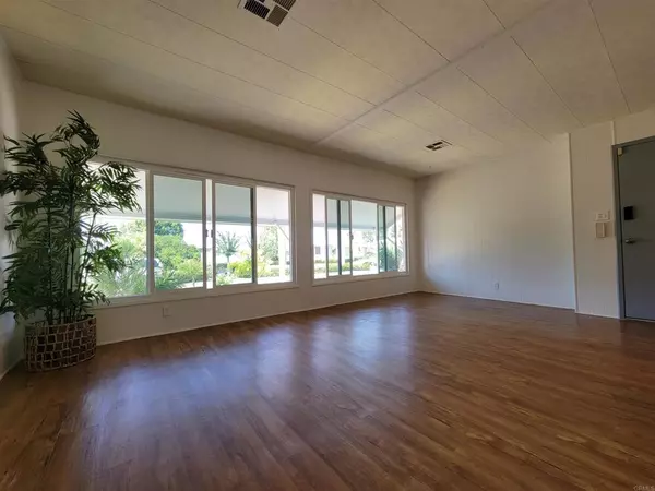 Escondido, CA 92027,2300 E Valley Pkwy #4